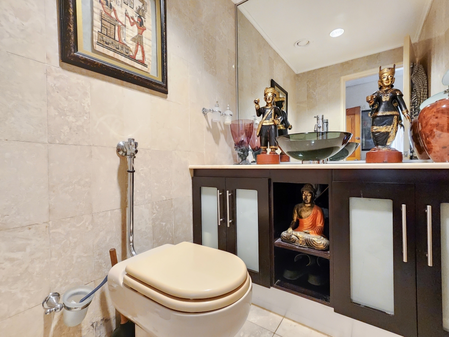 4 Bedroom Property for Sale in Sea Point Western Cape